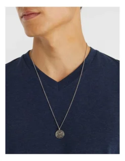 Vinton Tee In Navy 9 Vinton Tee In Navy -Myer Fashion Store 845649370 3 1 720x928