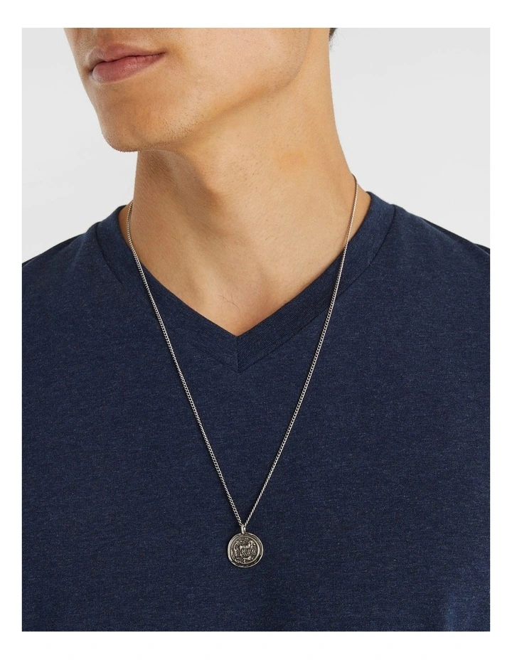 Vinton Tee In Navy 5 Vinton Tee In Navy - Image 3