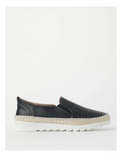 Regatta Capricorn Navy Leather Flat Shoe