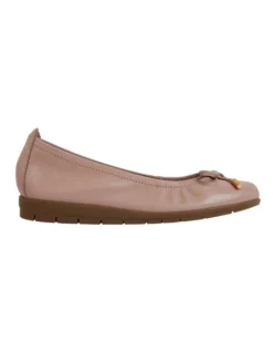 Barton Flat Shoes In Nude Leather