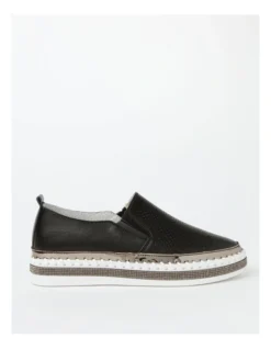 Regatta Chloe Leather Flat Shoes In Black