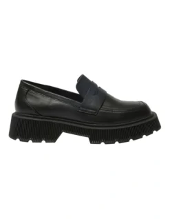 Tag Smooth Flat Shoes In Black