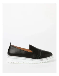 Regatta Capture Flat Shoes In Black Leather