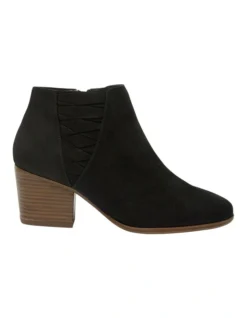 Quarry Leather Boots In Black Nubuck