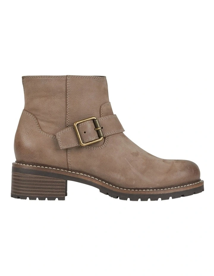 Crump Nubuck Leather Boot In Taupe 3 Crump Nubuck Leather Boot In Taupe